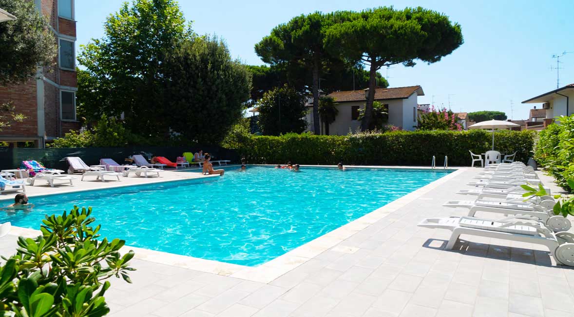 Hotel with swimming pool in Punta Marina Terme
