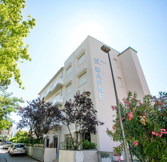 Hotel Dafne 3 stelle con piscina a Punta Marina Terme